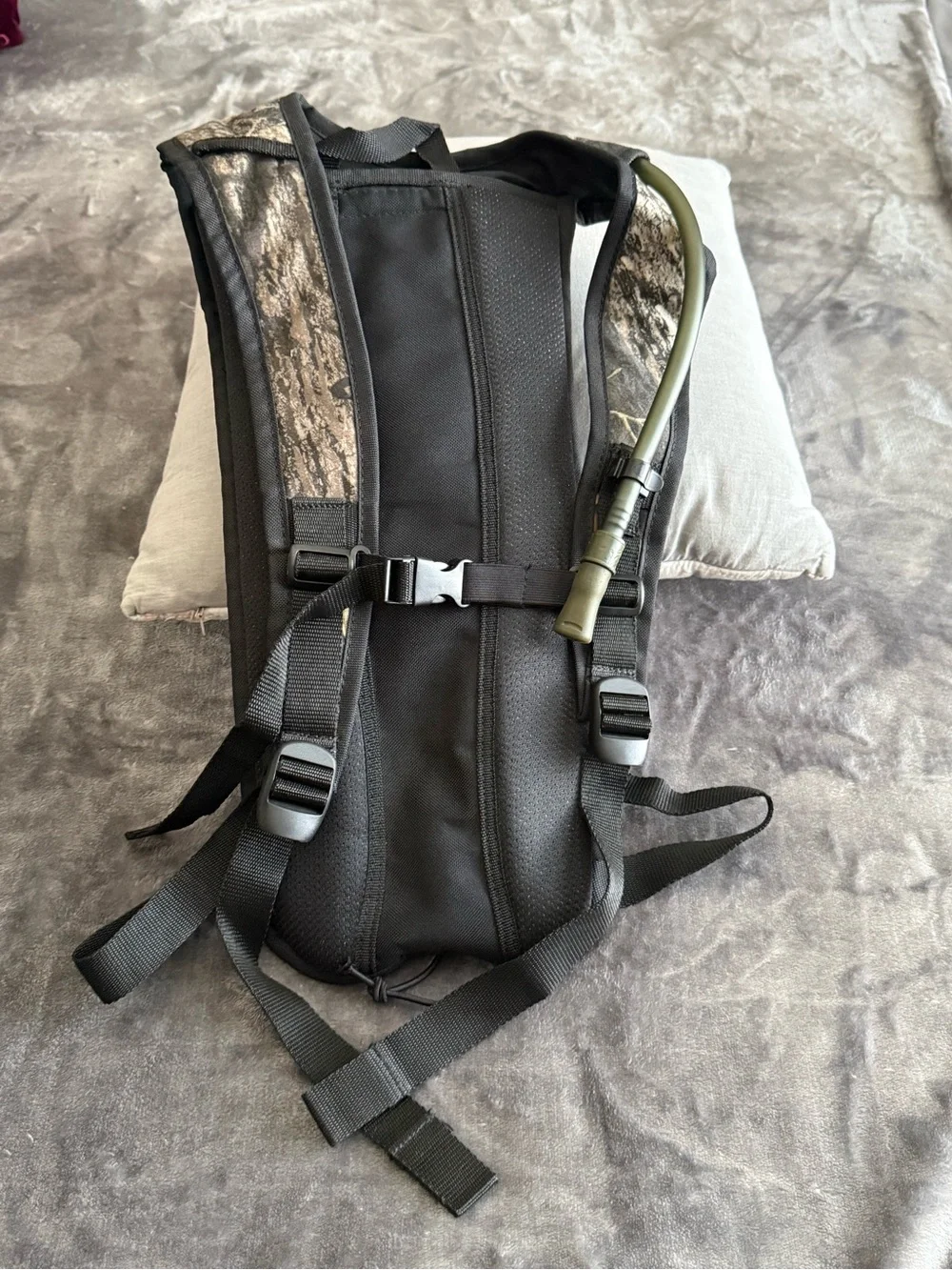 Game Winner Hunting Camo Hydration Bagpack Include Water Bag Hiking RN 98223